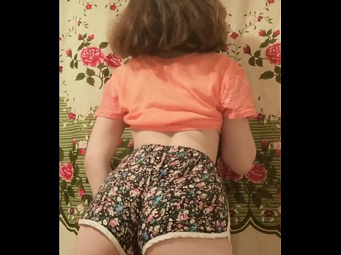 ❤️ Sexy ung babe tar av seg shortsen på kamera Sex på porno no.91sesex101.top ❌️